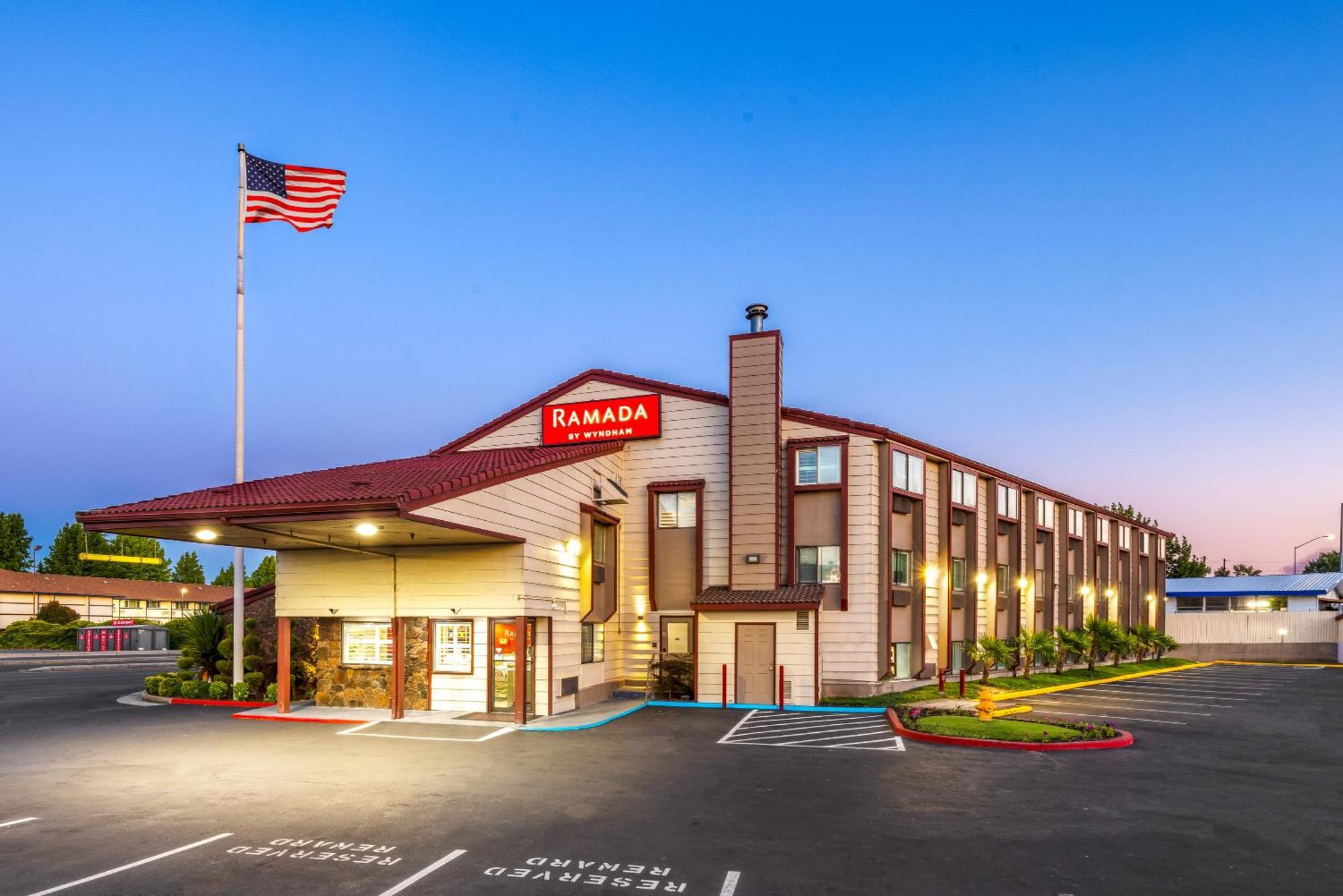 Motel Ramada By Wyndham Medford Airport North Exterior foto