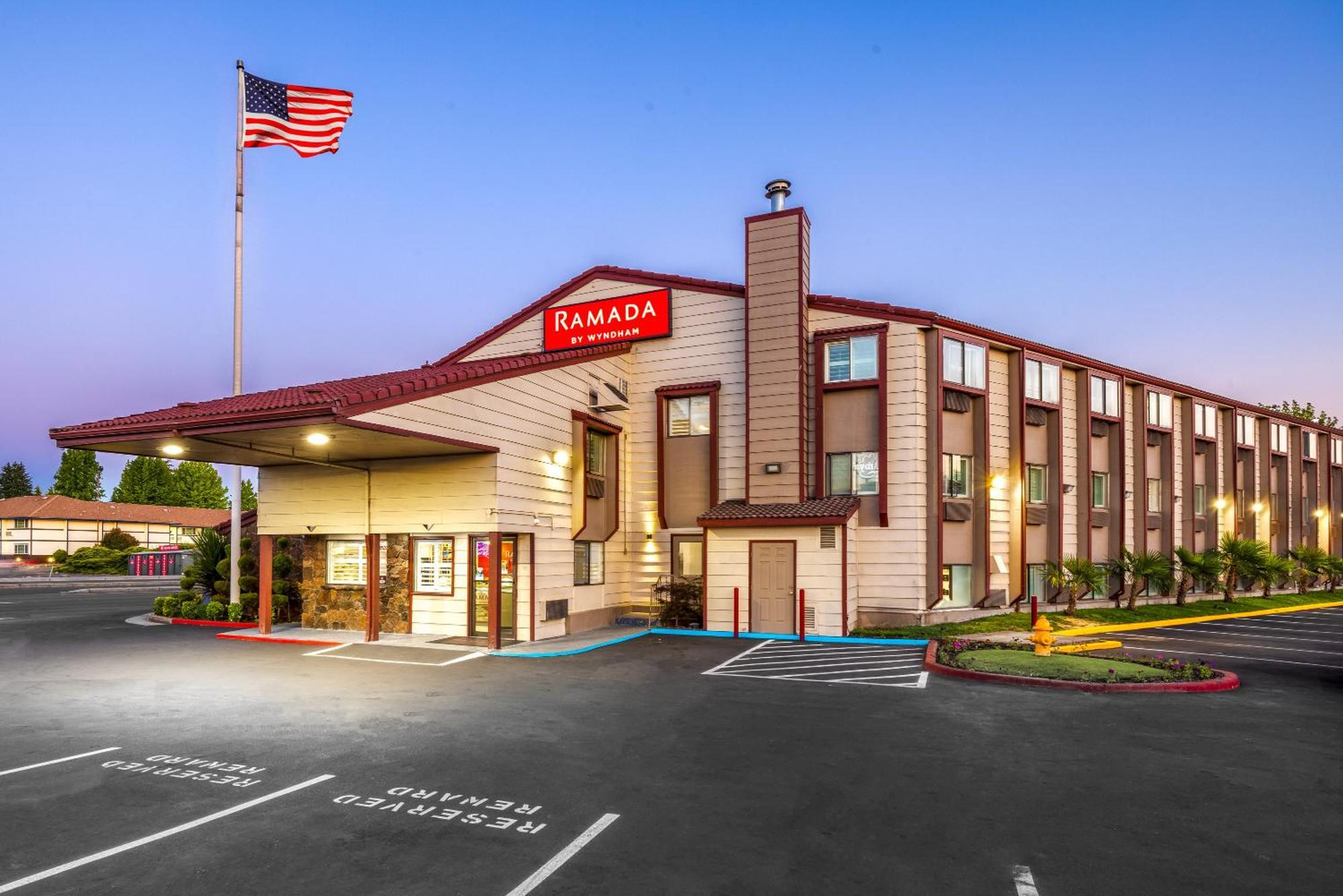 Motel Ramada By Wyndham Medford Airport North Exterior foto