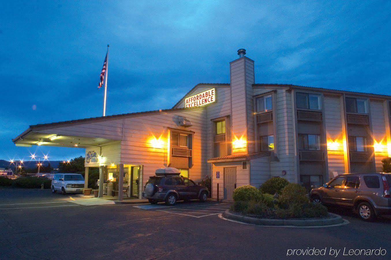 Motel Ramada By Wyndham Medford Airport North Exterior foto