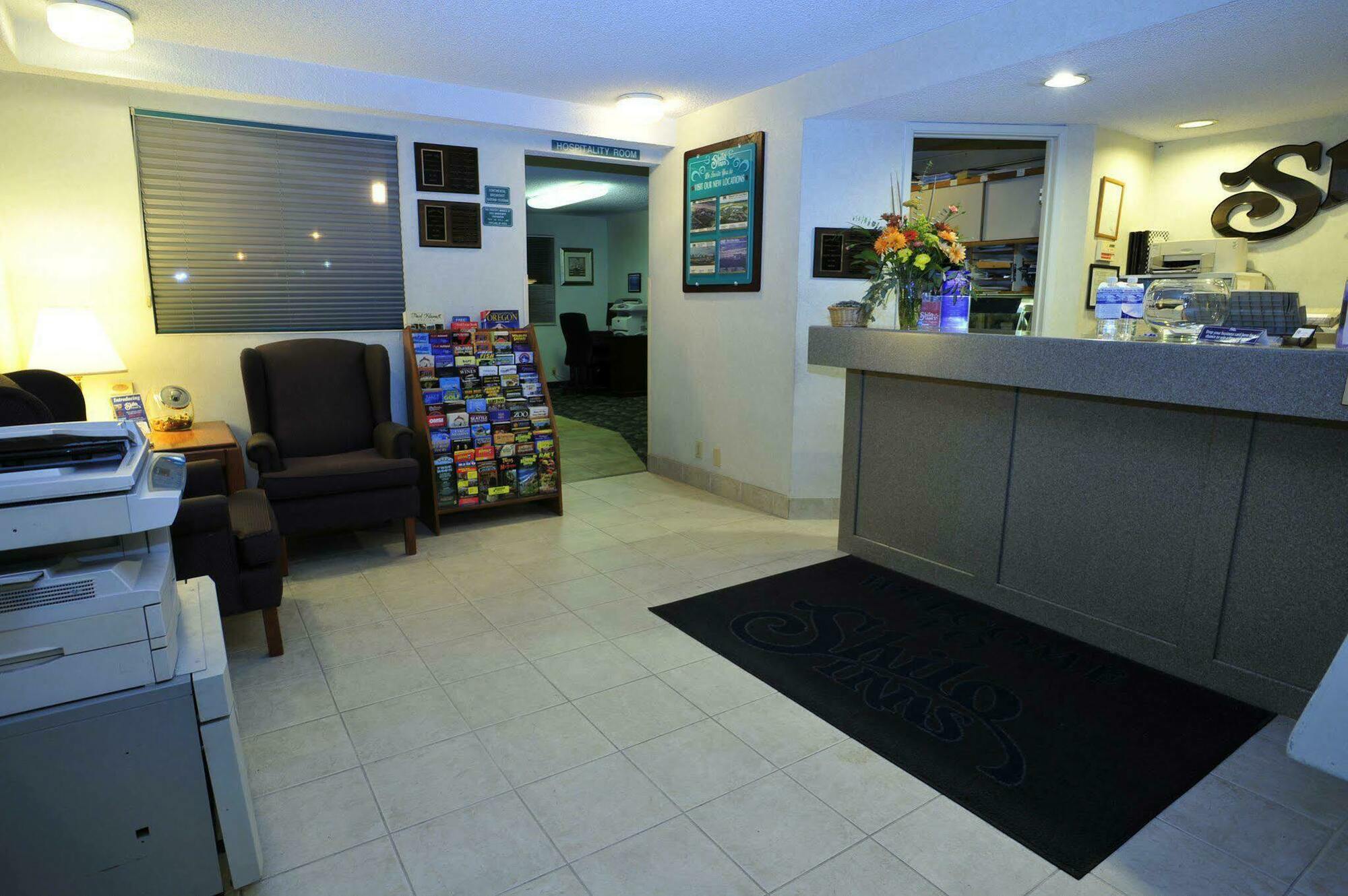 Motel Ramada By Wyndham Medford Airport North Interior foto