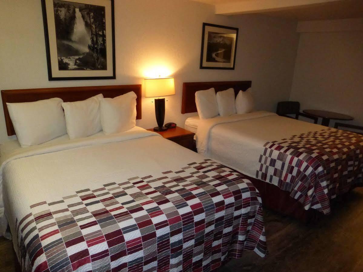 Motel Ramada By Wyndham Medford Airport North Exterior foto